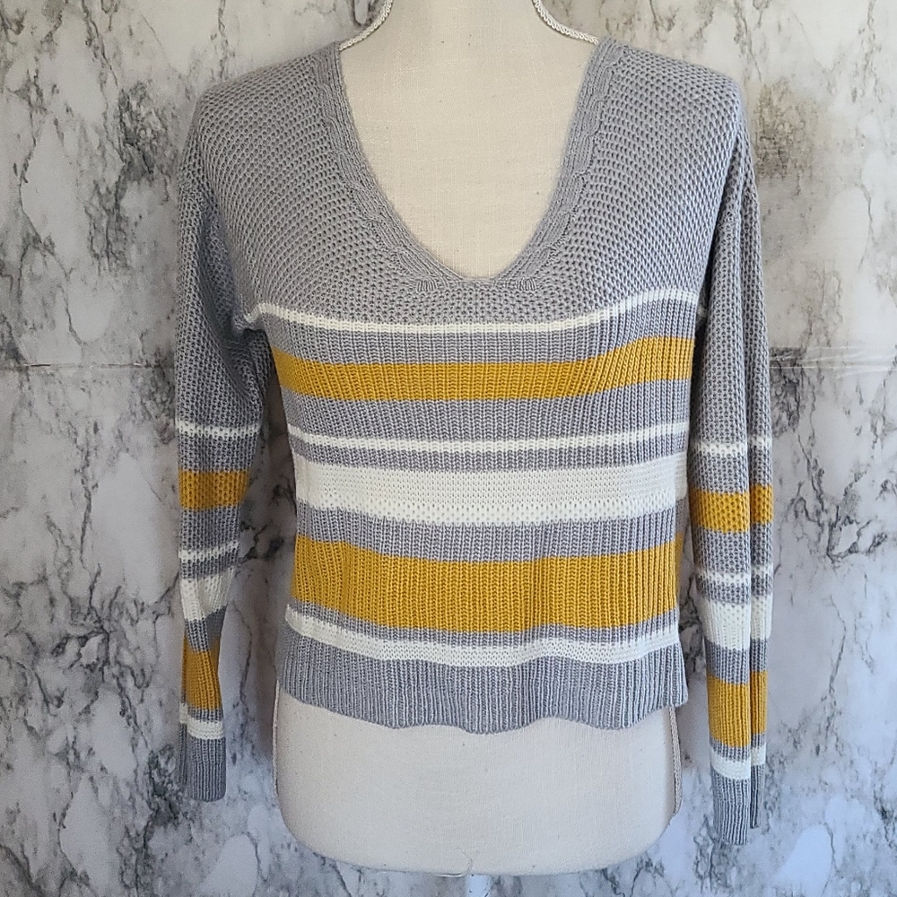 Tilly's Full Circle trends sweater size medium